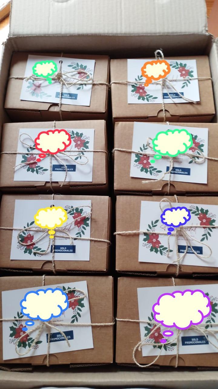 Kits corporativos navideños personalizados — cajas regalo para empresas en Ecuador