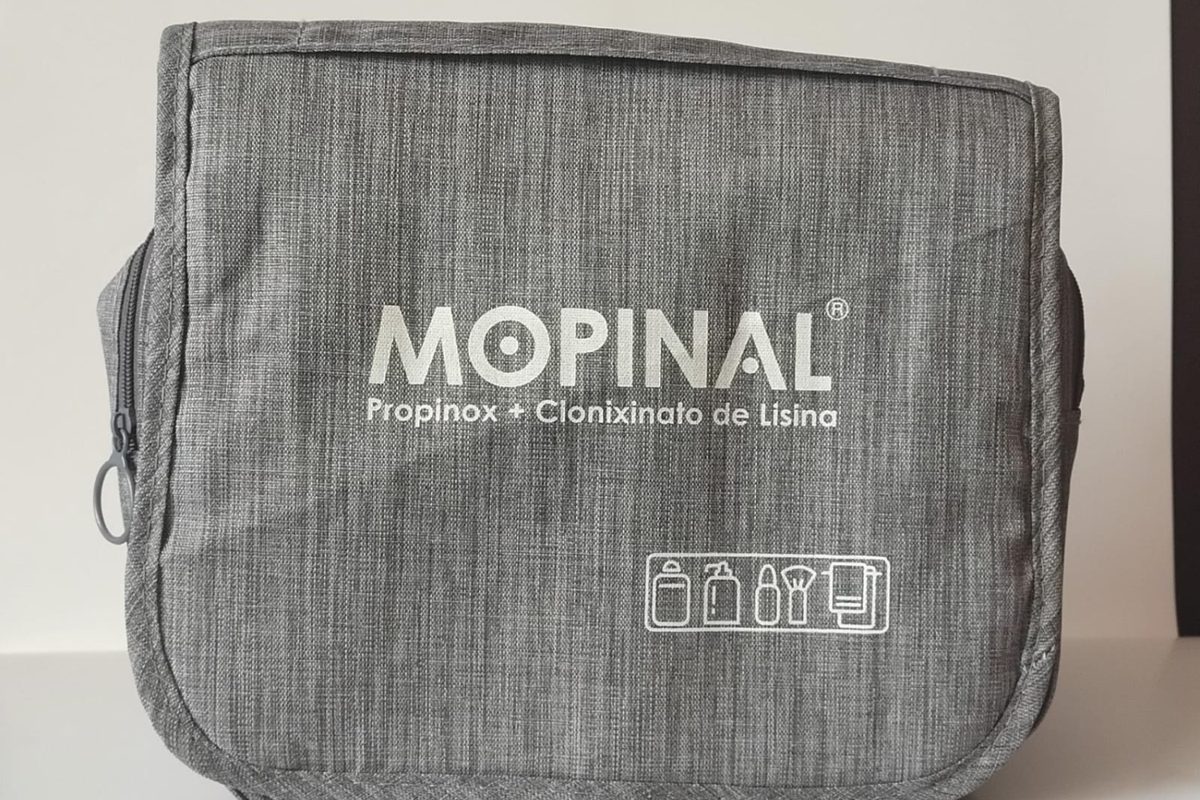 Bolso promocional MOPINAL personalizado con logo — ejemplo de artículo wearable corporativo